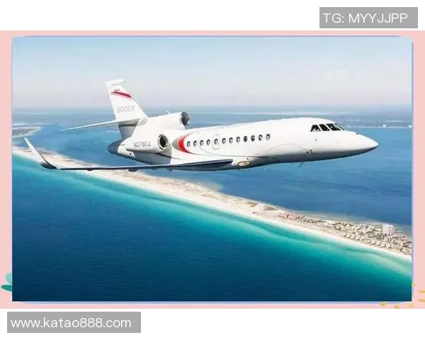 足球明星驾驶私人飞机展现奢华生活方式的精彩广告图片