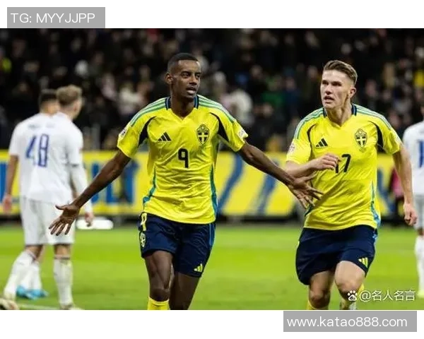 黄卷发的足球明星如何在绿茵场上展现个人魅力与团队精神